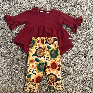 New without tags. Ruffle Butts outfit. 3-6 top 0-6 pants.